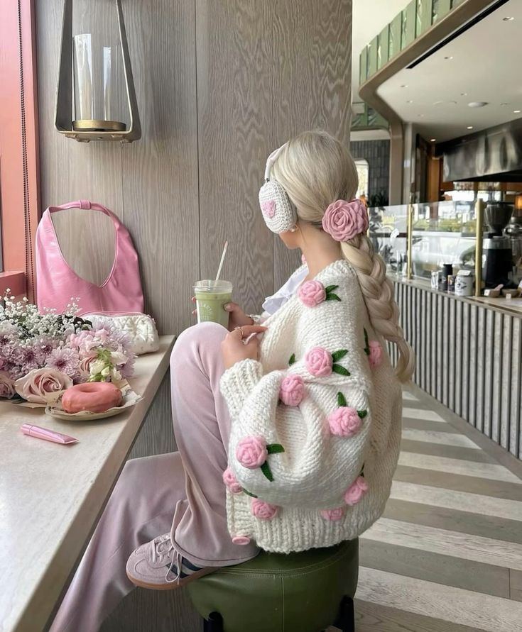 sweter w kwiaty
